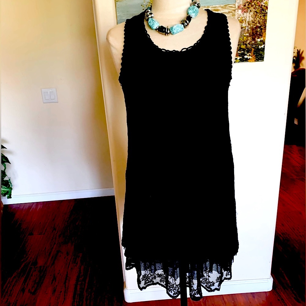 Very sweet black lace dress, very flattering on, MUST BUY 2 OR MORE